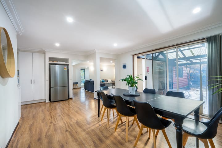 Serene and Spacious Retreat on the Hills