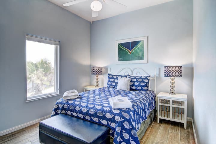 室内。标准双人床卧室