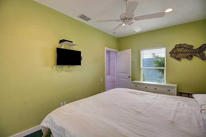 1. poschodie. 1. poschodie inšpirované morským životom - apartmán s 1 spálňou s manželskou posteľou King