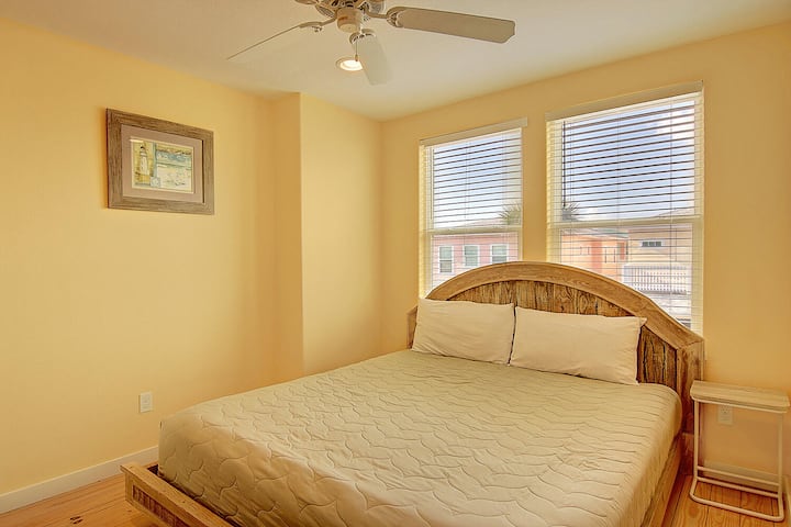 საძინებელი #3. მე-2 სართული მე-2 ძირითადი აპარტამენტი - გაიღვიძეთ ჰონორარივით თქვენს კერძო საცხოვრებელში