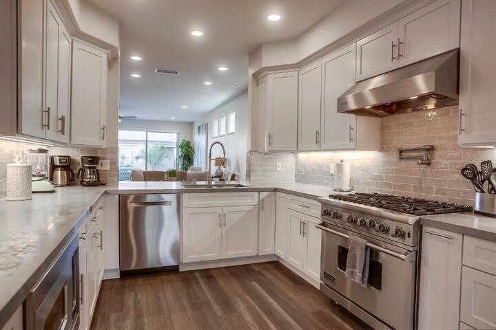 Oceanview home steps to beach with private hot tub gallery image 5