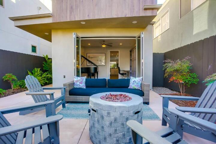 Oceanview home steps to beach with private hot tub gallery image 3