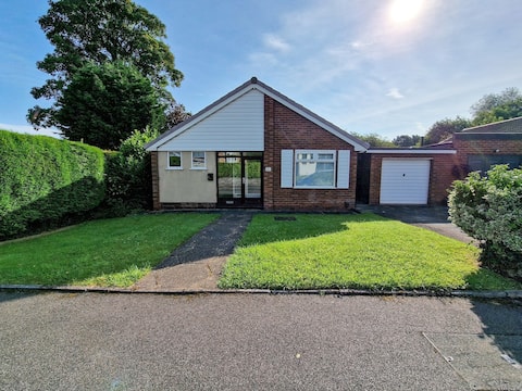 3 Bed Gatley Home | Free Parking