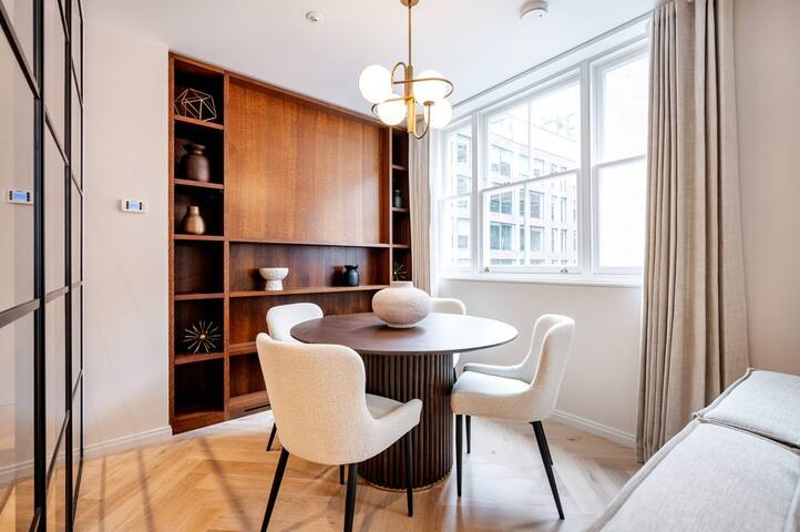Covent Garden 2 bed, 2 bath duplex gallery image 4