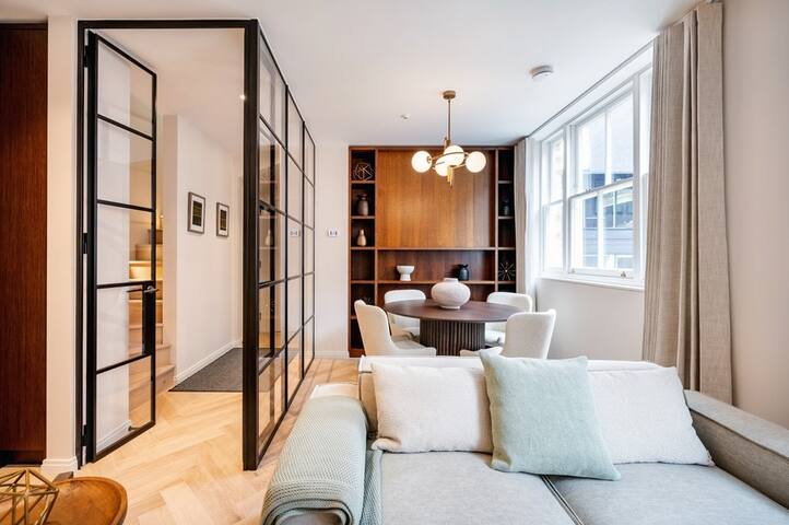 Covent Garden 2 bed, 2 bath duplex gallery image 5