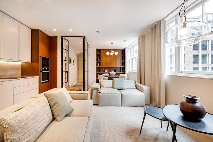 Covent Garden 2 bed, 2 bath duplex