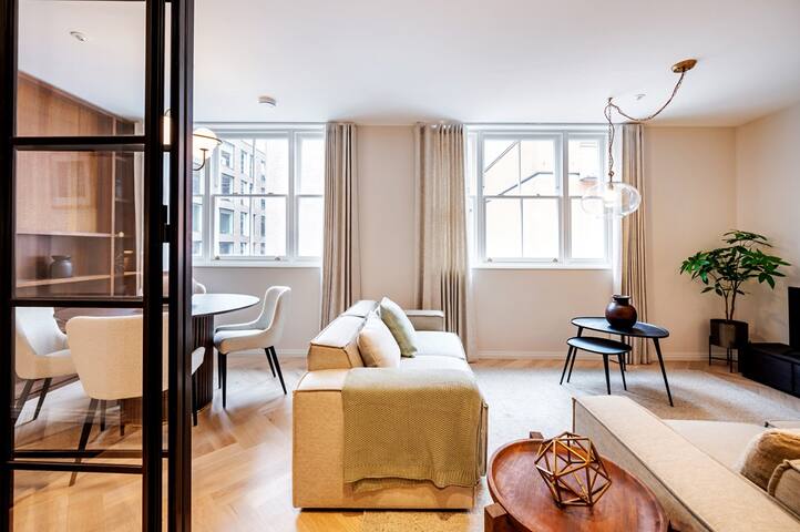 Covent Garden 2 bed, 2 bath duplex gallery image 3