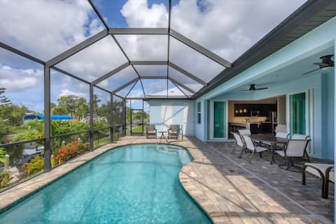 Englewood 5 Bedroom Pool Home 3 miles to Beaches!