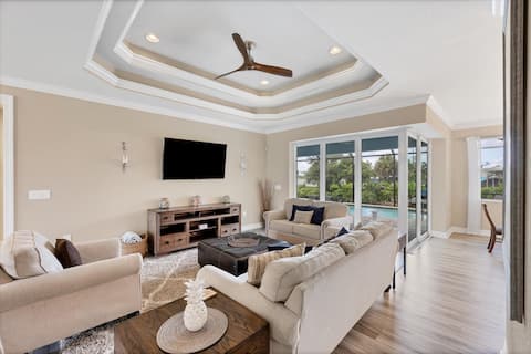 Englewood 5 Bedroom Pool Home 3 miles to Beaches!