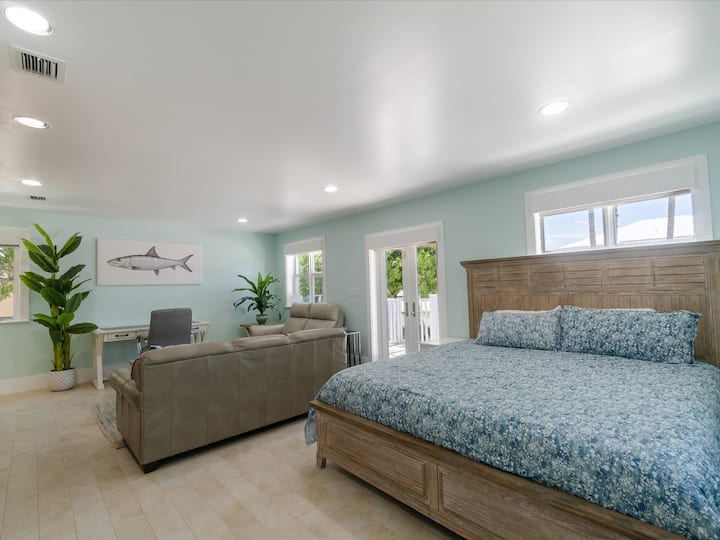 1-ლი დონის ბონუს ოთახი/დენი დიდი საწოლით.