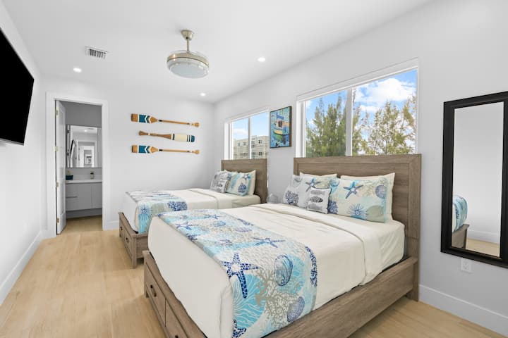 Perfect for families, two bedrooms boast two comfortable queen-size beds.