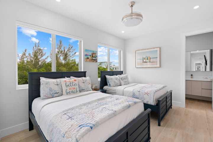 Upgrade your bedroom setup with dual beds and a flat screen TV for the perfect blend of comfort and entertainment! ️