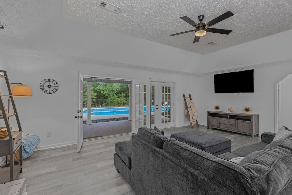 Successful Airbnb property: Pool | Fire Pit | GameRoom | 1GB WiFi | A+ Privacy in Montgomery