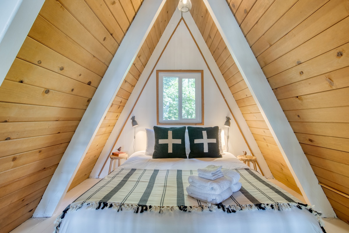 Dhoma e gjumit 3 ka një krevat dopio "queen".