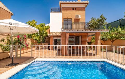 Cozy home in Huetor Vega with kitchen