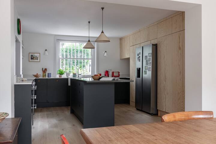 Rochester Road II by onefinestay gallery image 3