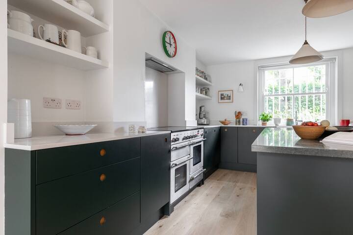 Rochester Road II by onefinestay gallery image 4