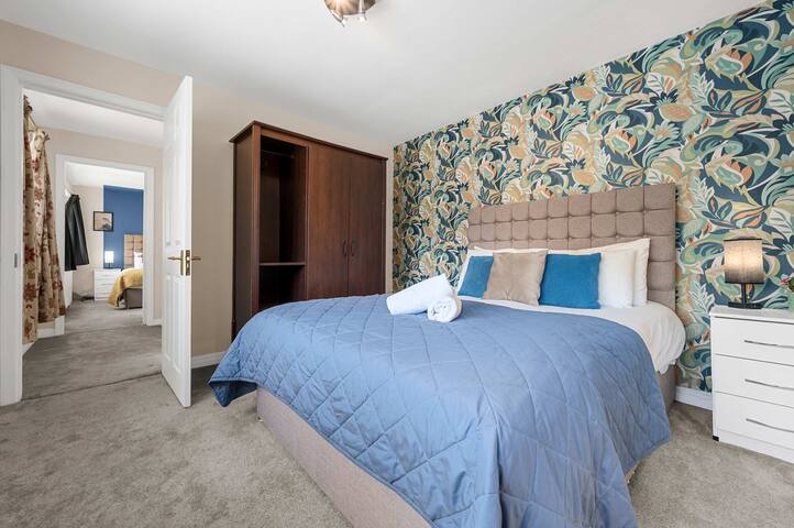 Lovely Greater MCR Family Home by City SuperHost gallery image 4