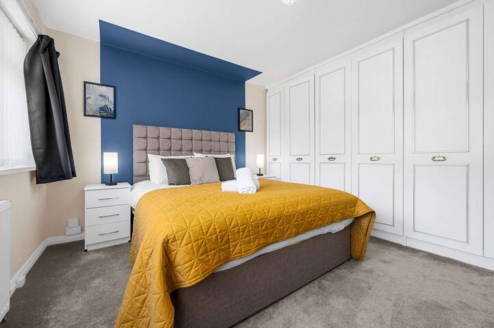 Lovely Greater MCR Family Home by City SuperHost gallery image 3