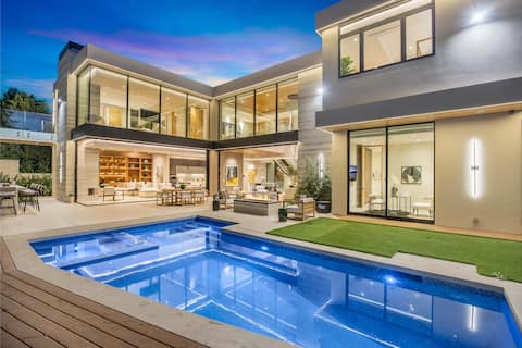 Exquisite Private Oasis in Beverly Hills