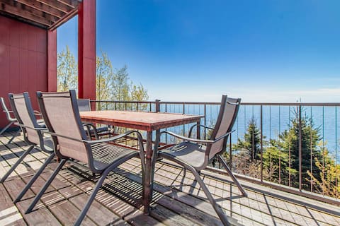 Amazing Lake Superior Views, Lake Access, Bike Tra