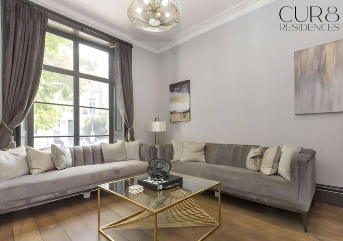 Luxury Chelsea House with Parking gallery image 2