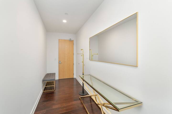 Downtown LA with the breathtaking view 2 b/2 b gallery image 5