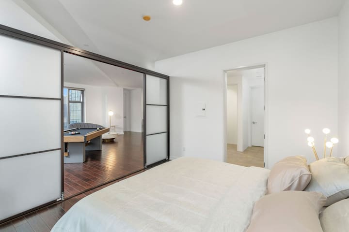 Downtown LA with the breathtaking view 2 b/2 b gallery image 2