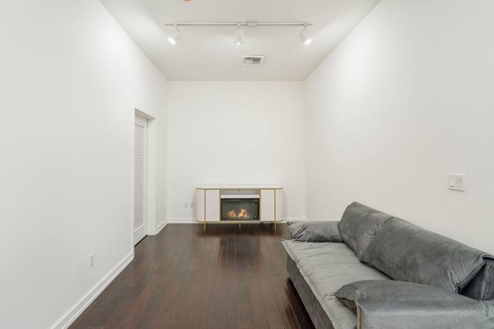 Downtown LA with the breathtaking view 2 b/2 b gallery image 3