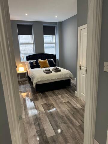 Best Location! Heart of City Modern Apartment! gallery image 2