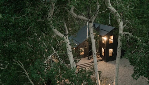 Kremmling Cabin: Firepit, Pets, Sleeps 8, Trails!