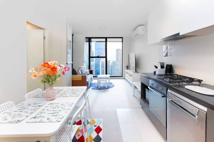 Skyline Serenity City View Stay With Pool & Spa - Melbourne