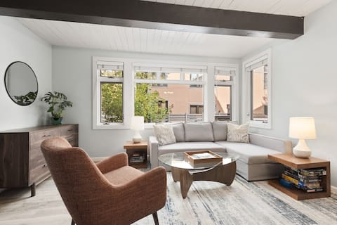 Top Airbnb: Mountainside Studio w Pool, 3 Min Walk to Mountain in Snowmass Village