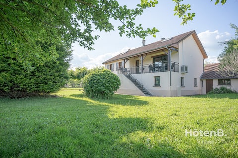 Green Oasis 5-Room Apartment with Large Garden