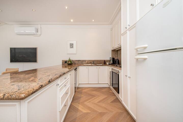 Hazel – the perfect escape in Hawksburn gallery image 5