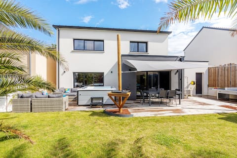 The Alizes - 4 Bedroom House - Jacuzzi and Sauna