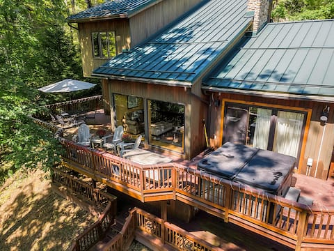 Chalet w/ Hot Tub & Sauna Near Holiday Valley