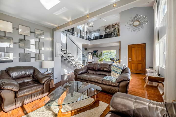 4BR Home near the beach w/hot tub & sunset rooftop gallery image 5