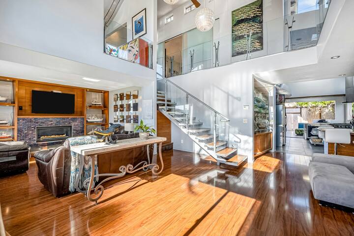 4BR Home near the beach w/hot tub & sunset rooftop gallery image 4