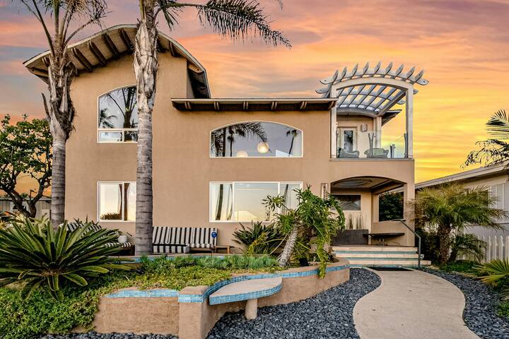 4BR Home near the beach w/hot tub & sunset rooftop