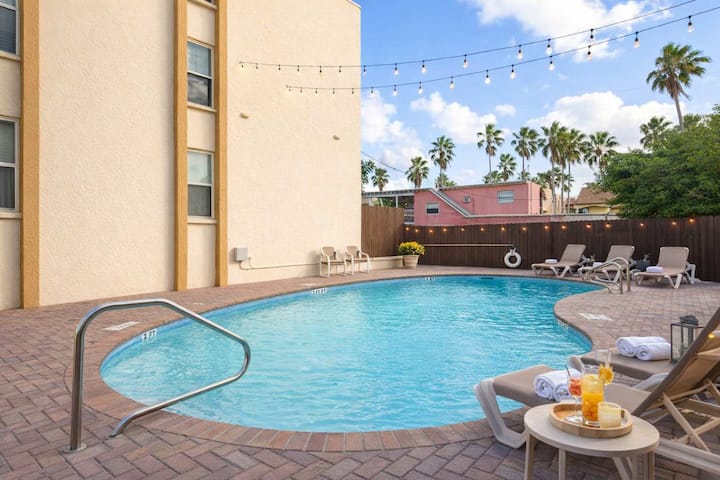 Max Walkable Location  " 1st Floor " 2 Patios - South Padre Island