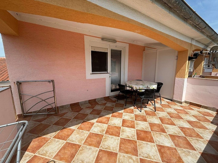 A-23428-a Appartement De Deux Chambres Avec La - Vrsi