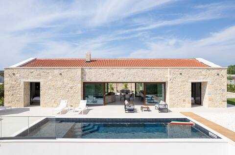 Villa Terra & Aria Dalmatica pool, sauna & jacuzzi