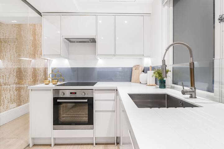 £5 Million Knightsbridge Home | Harrods Next Door gallery image 3