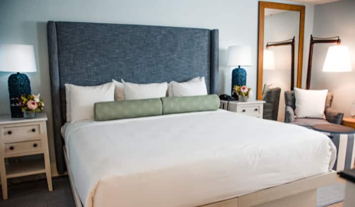 Unit with comfortable bed