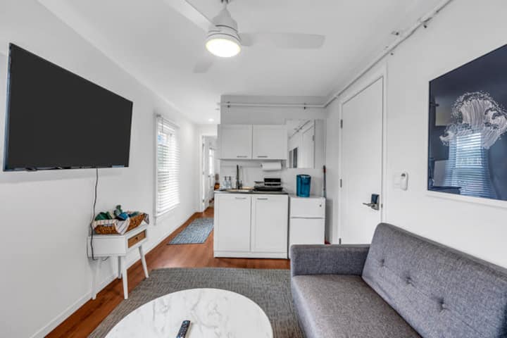 Fully Renovated 1BR Ocean Grove Penthouse Suite #7