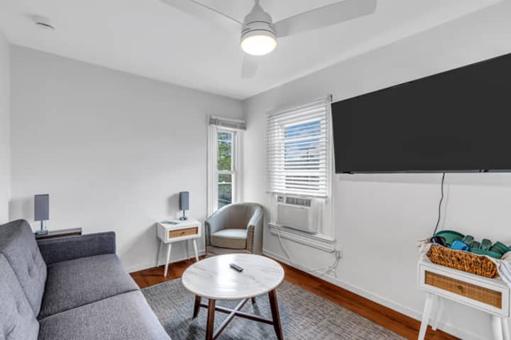 Fully Renovated 1BR Ocean Grove Penthouse Suite #7