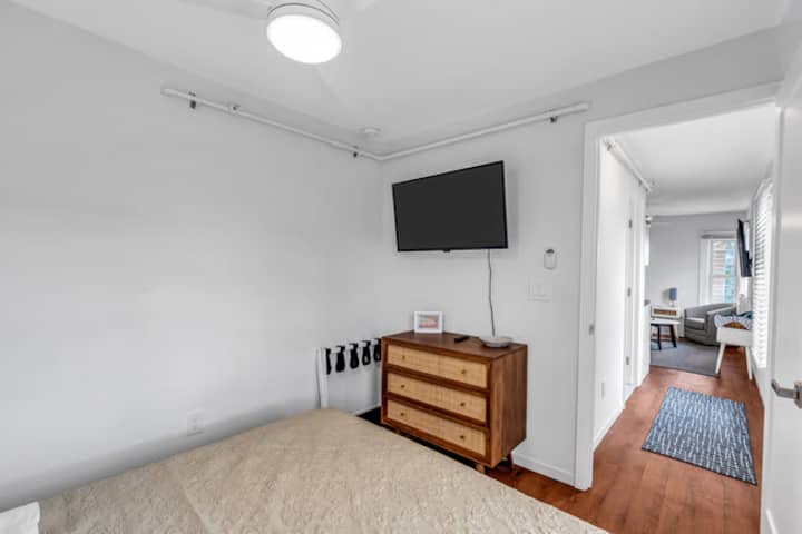 Fully Renovated 1BR Ocean Grove Penthouse Suite #7