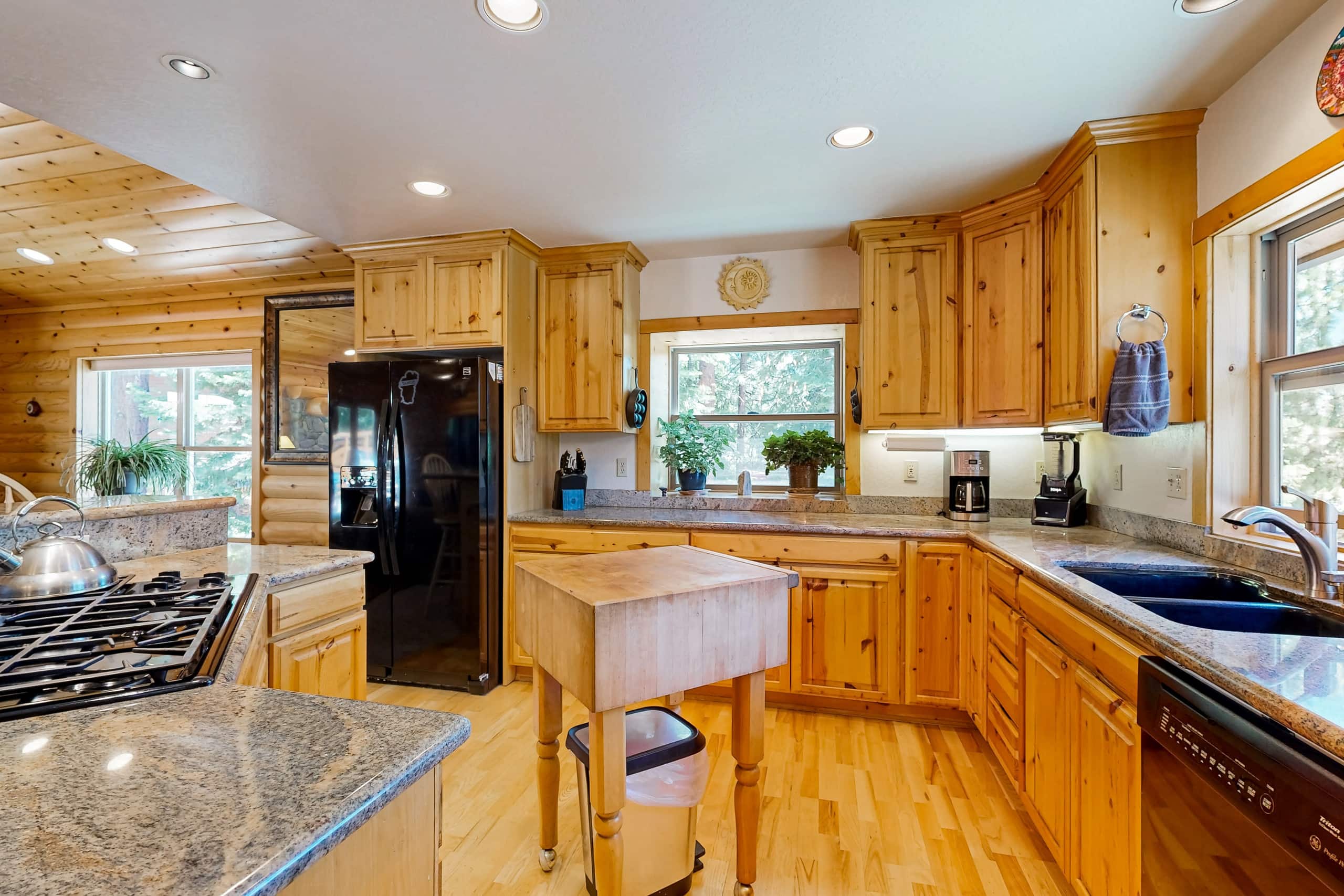 Kings Beach Home with Hot Tub & Chef's Kitchen - Photo 9