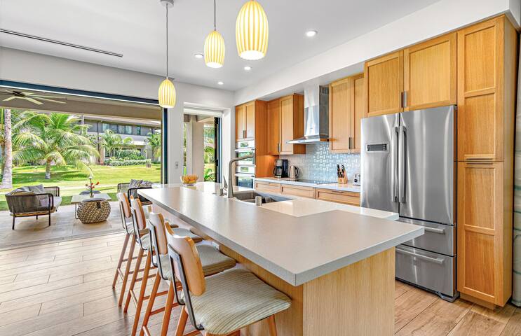 Maui Resort Rentals: Luana Garden Villas 18B gallery image 3